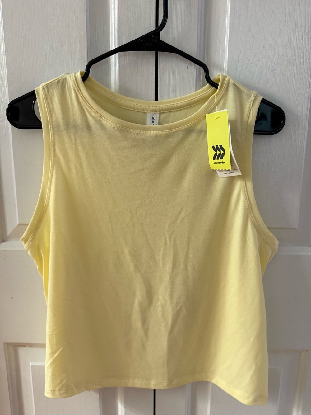 All In Motion Women’s BEYOND
EASE Muscle Tank Top Boxy Fit Size Small